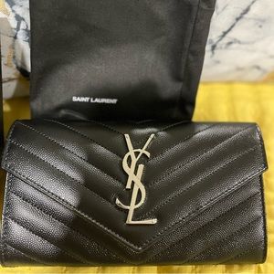 YSL NERO. GRAIN DE POUDRE TECH